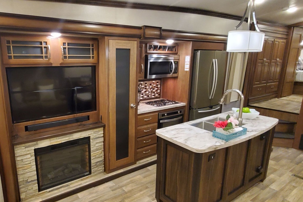 Photo 22 - 2020 Keystone Fifth Wheel rental photo 24