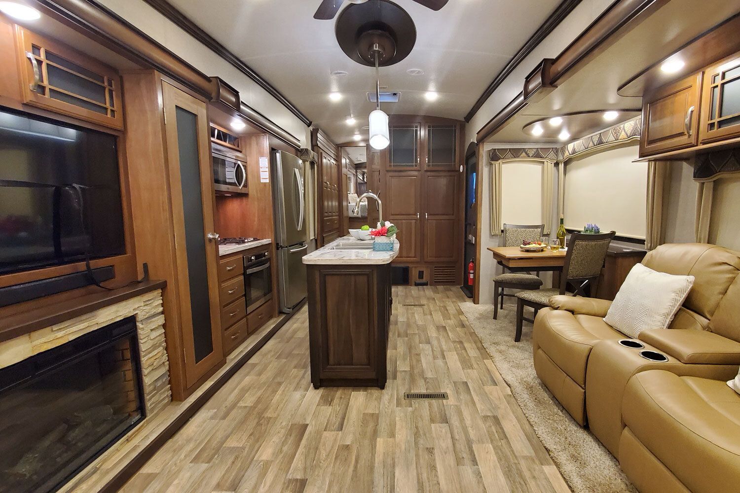 Photo 23 - 2020 Keystone Fifth Wheel rental photo 25