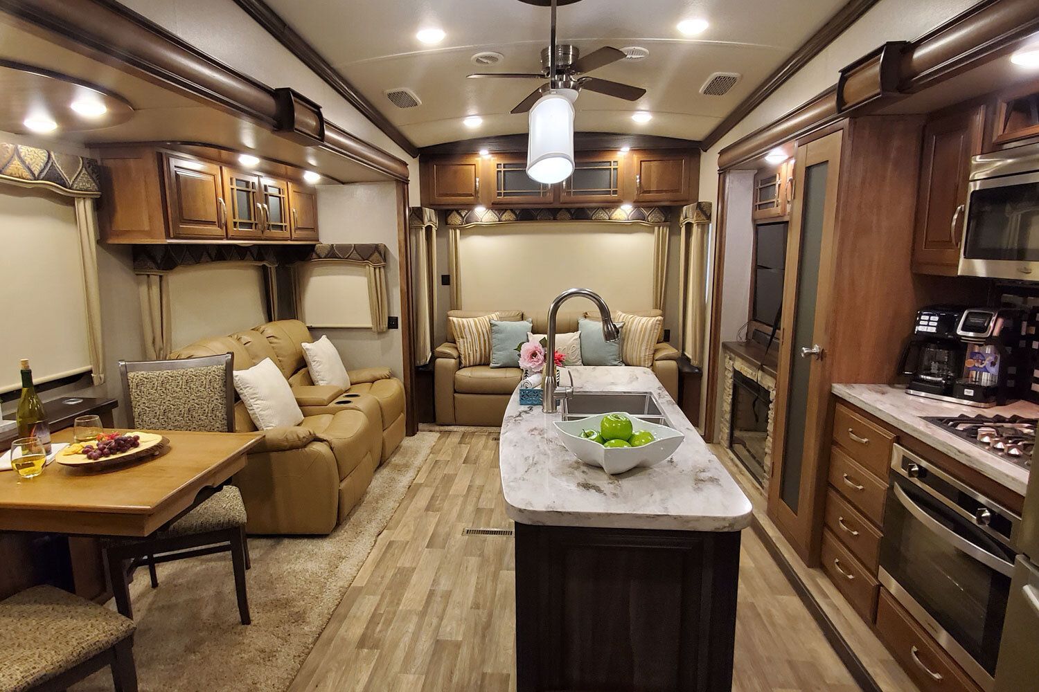 Photo 25 - 2020 Keystone Fifth Wheel rental photo 27