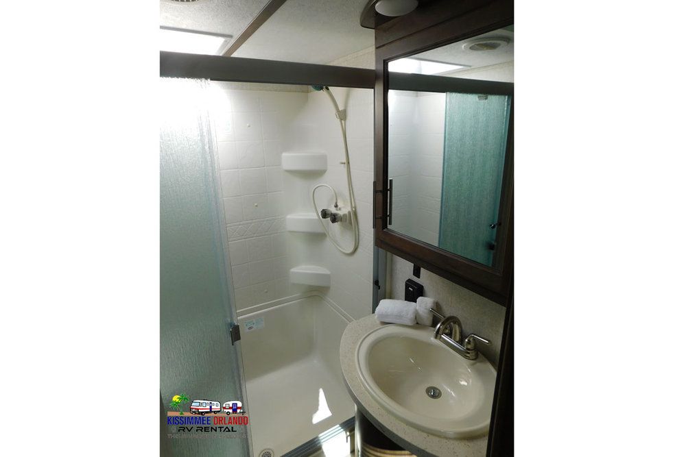 Photo 2 - 2020 Keystone Fifth Wheel rental photo 4