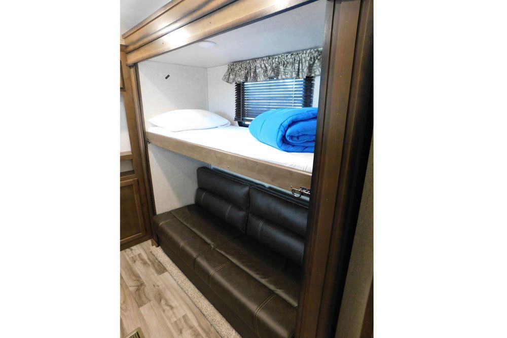 Photo 7 - 2020 Keystone Fifth Wheel rental photo 9