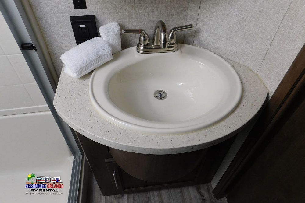 Photo 9 - 2020 Keystone Fifth Wheel rental photo 11
