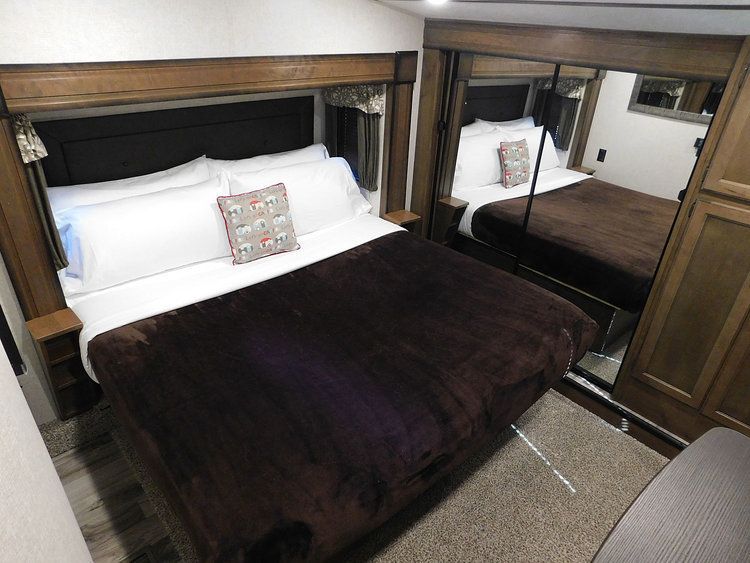 Photo 15 - 2020 Keystone Fifth Wheel rental photo 17