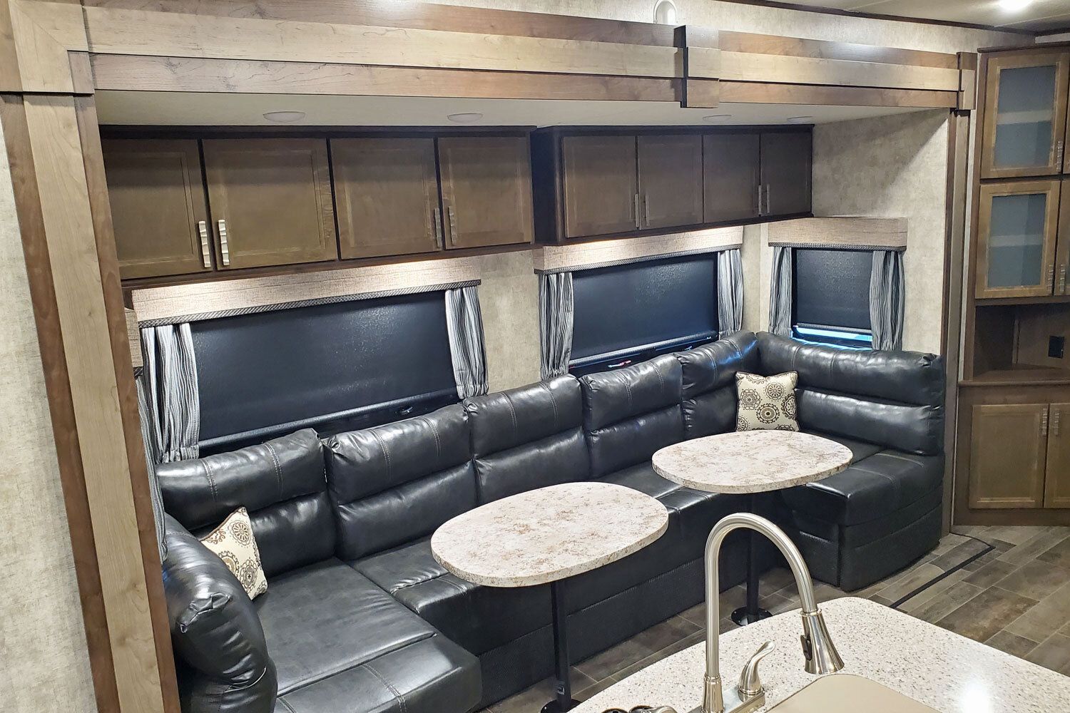 Photo 2 - 2021 Highland Ridge Fifth Wheel rental photo 4