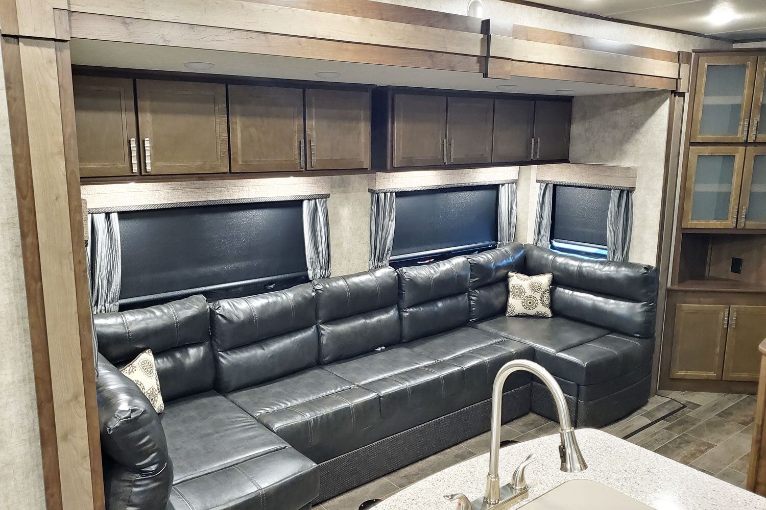 Photo 3 - 2021 Highland Ridge Fifth Wheel rental photo 5