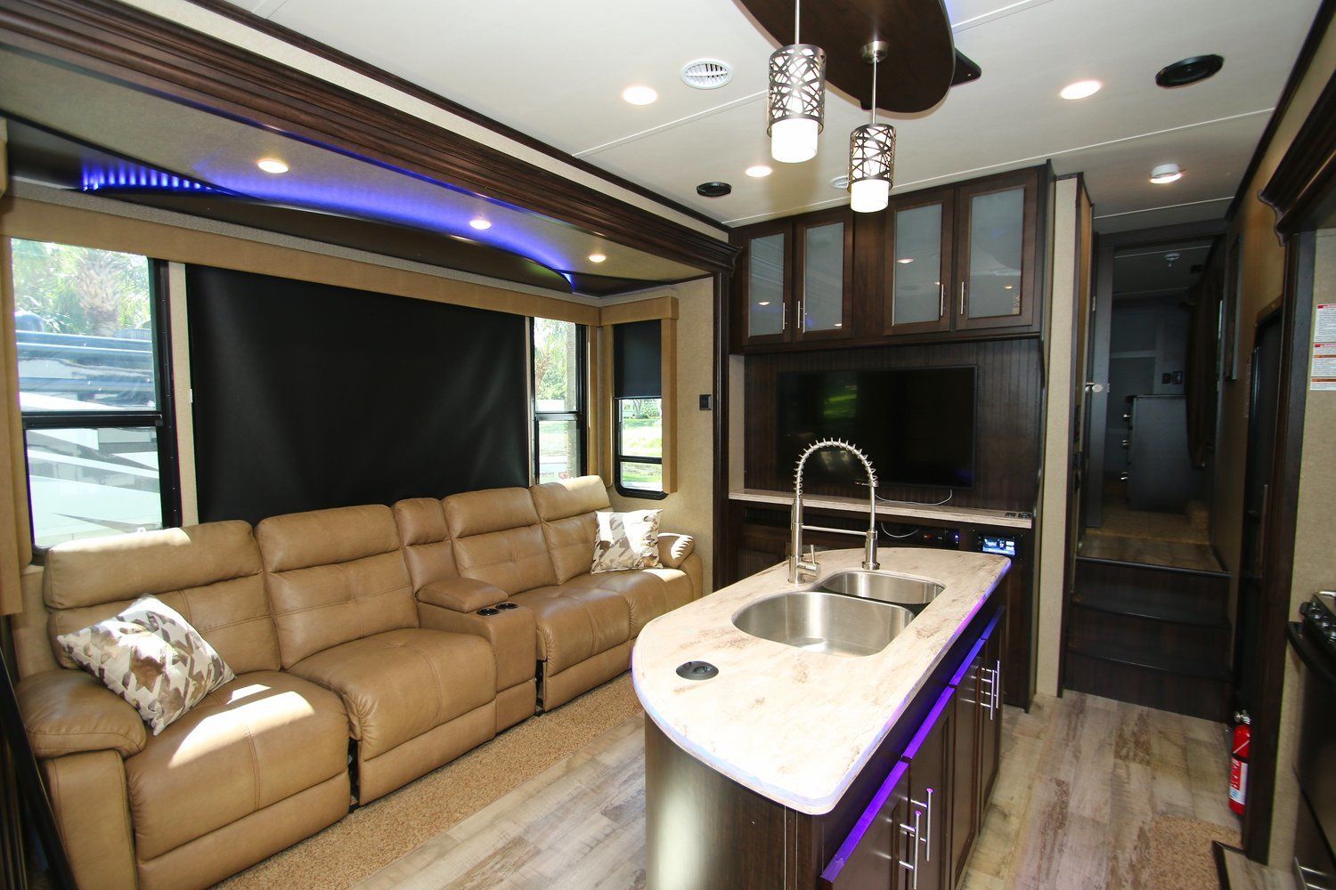 Photo 12 - 2020 Forest River Fifth Wheel rental photo 14