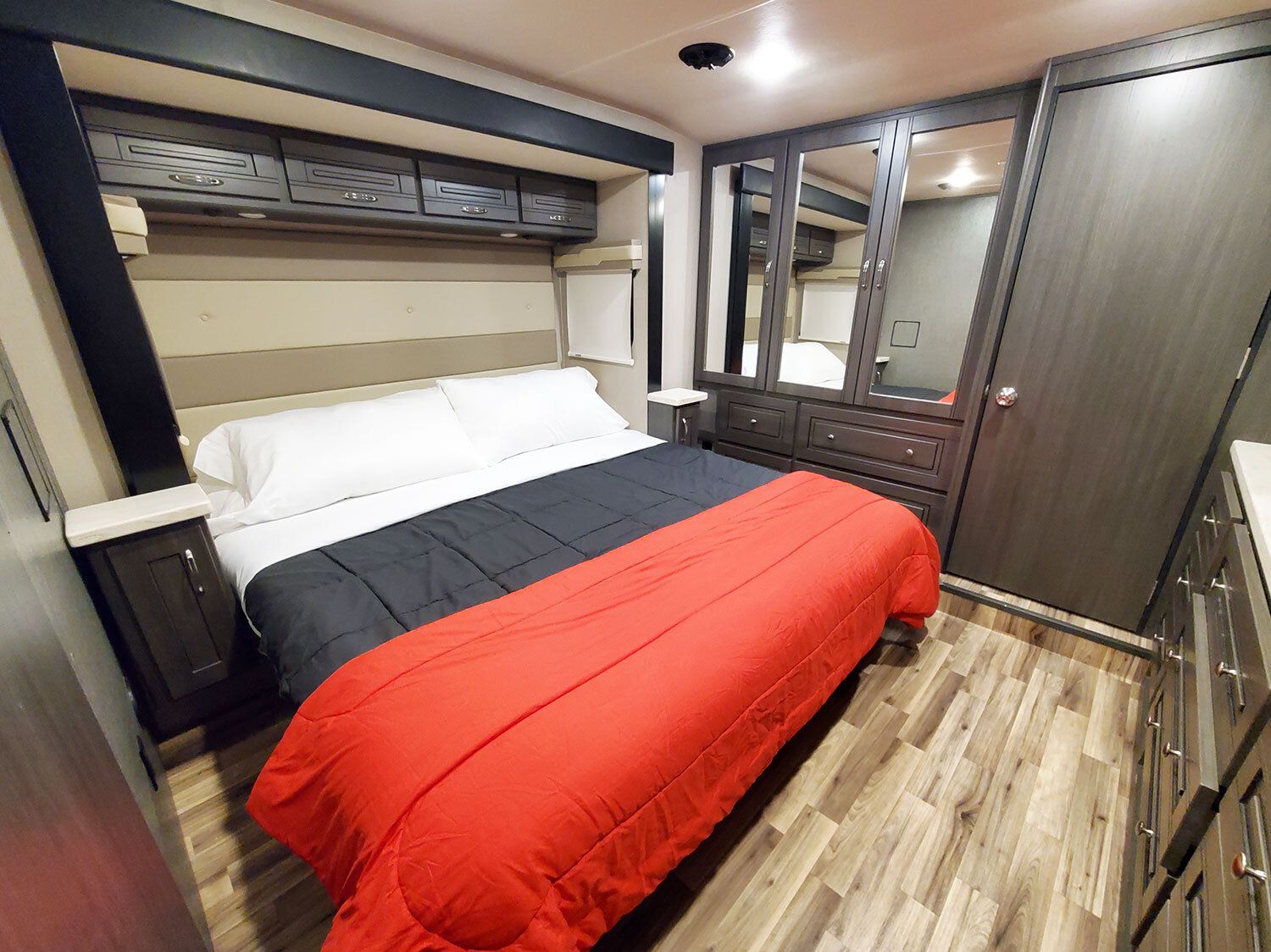 Photo 22 - 2020 Weekend Warrior Fifth Wheel rental photo 24