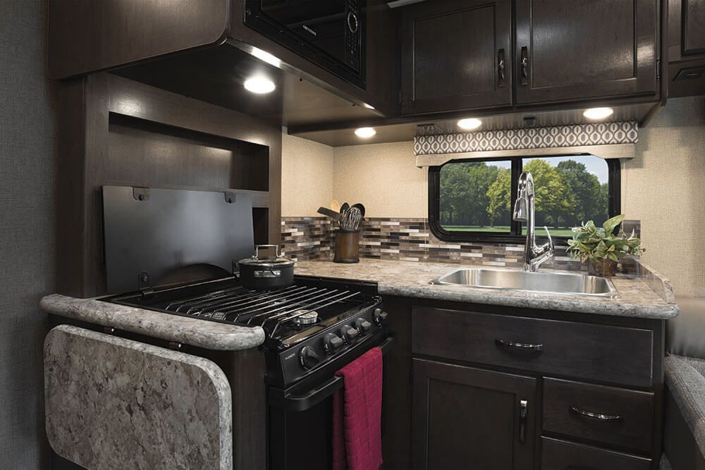 Photo 6 - 2020 Thor Class C Motorhome rental photo 8