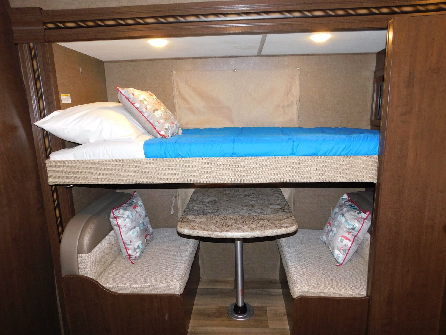 Photo 15 - 2020 Thor Class C Motorhome rental photo 17