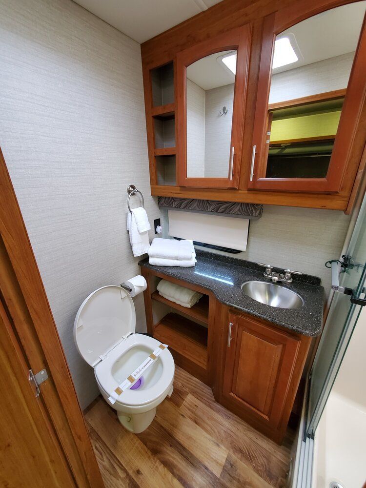 Photo 3 - 2020 Jayco Class A Motorhome rental photo 5