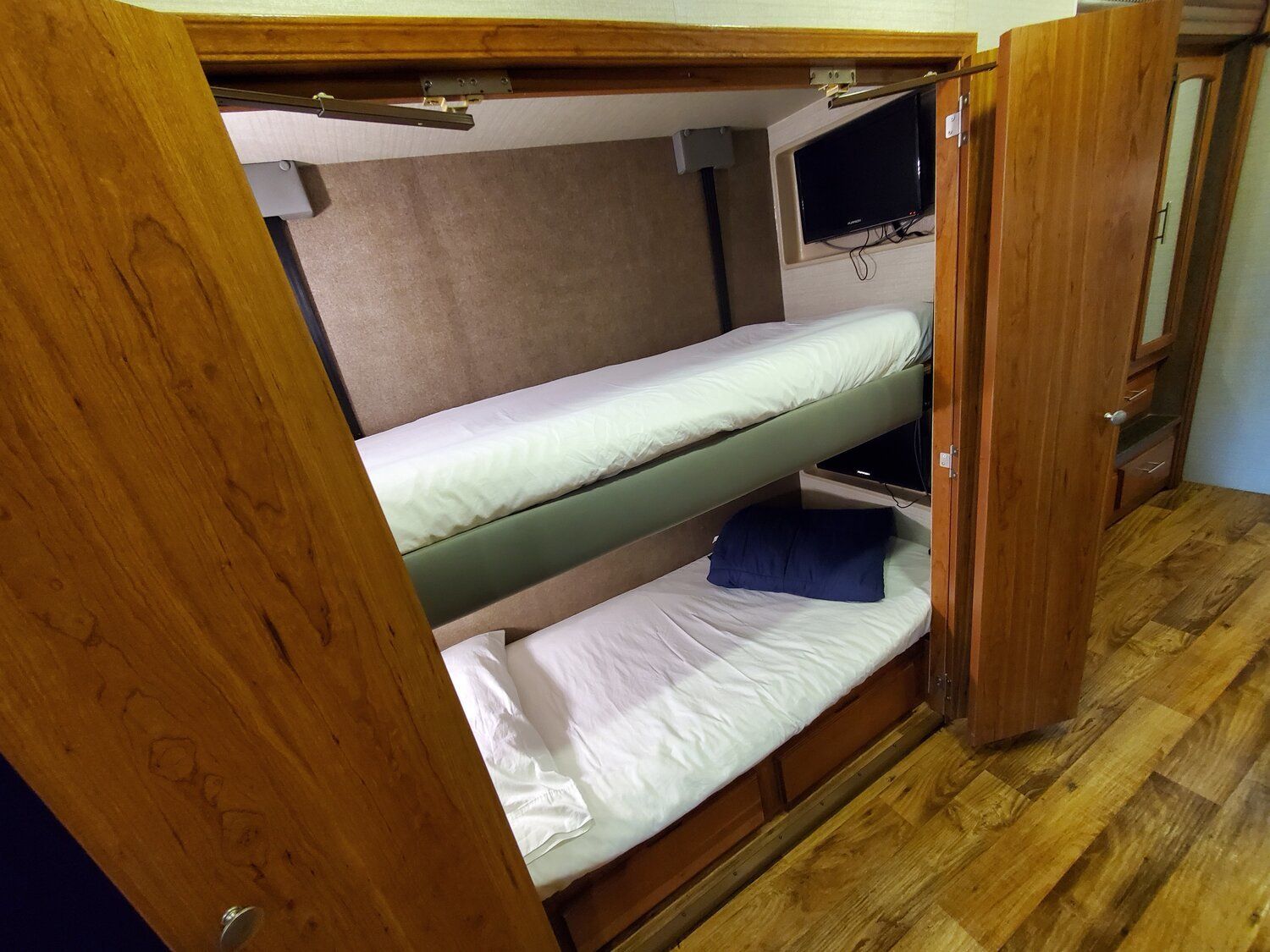 Photo 9 - 2020 Jayco Class A Motorhome rental photo 11