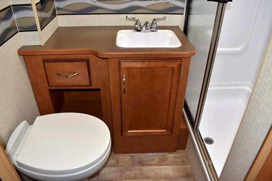 Photo 2 - 2017 Winnebago Class C Motorhome rental photo 4