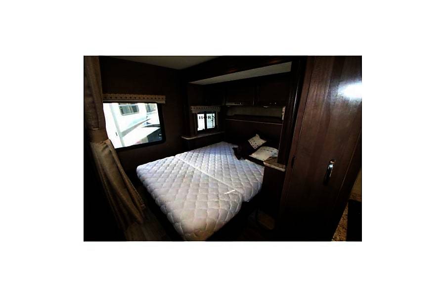 Photo 5 - 2019 Thor Class C Motorhome rental photo 7
