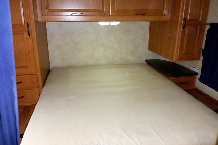 Photo 3 - 2013 Four Winds Class C Motorhome rental photo 5