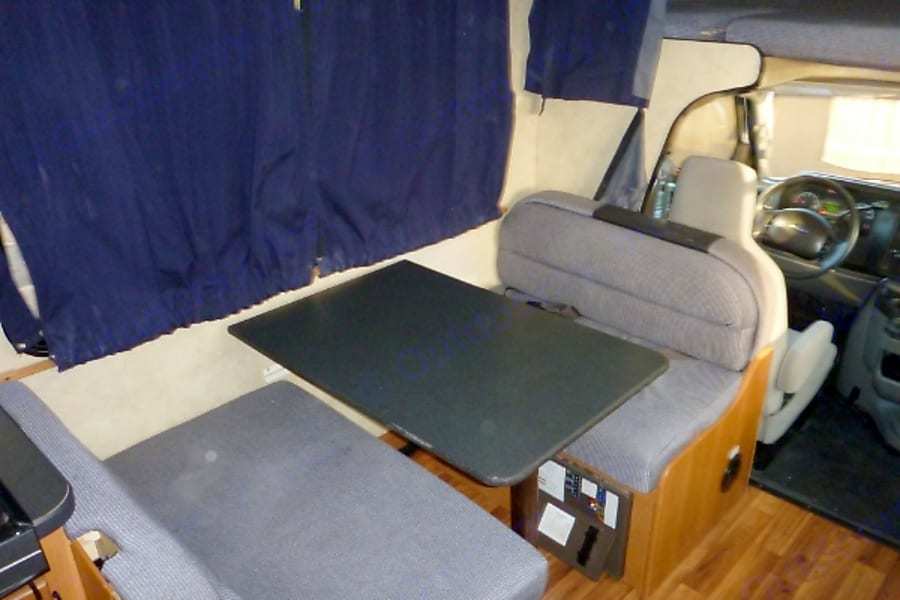 Photo 6 - 2013 Four Winds Class C Motorhome rental photo 8