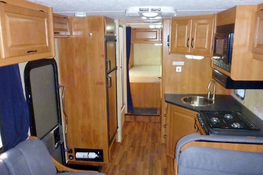 Photo 11 - 2013 Four Winds Class C Motorhome rental photo 13