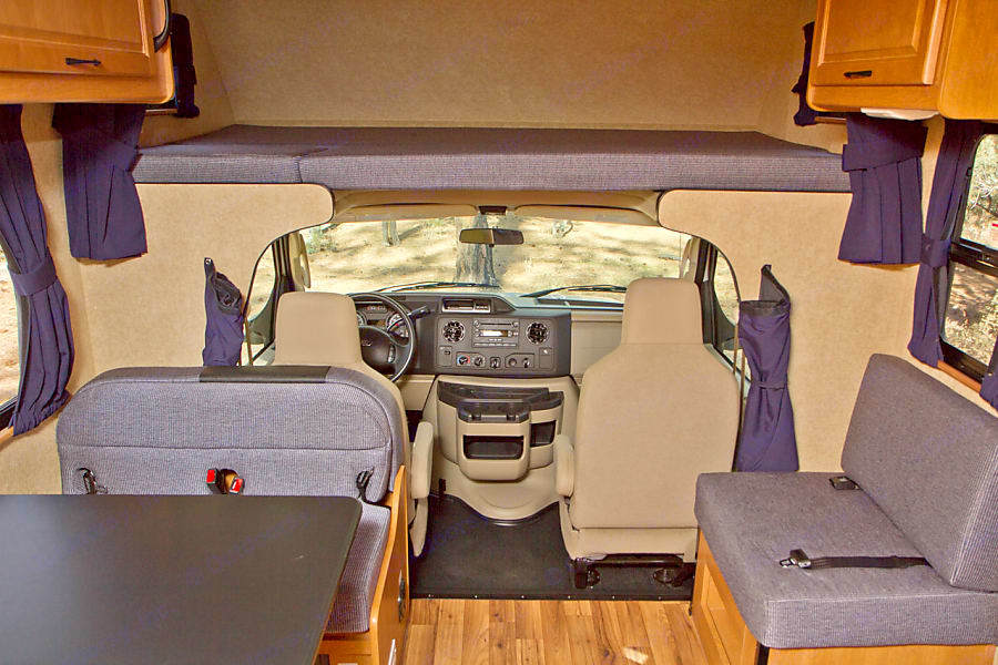 Photo 3 - 2013 Thor Class C Motorhome rental photo 5
