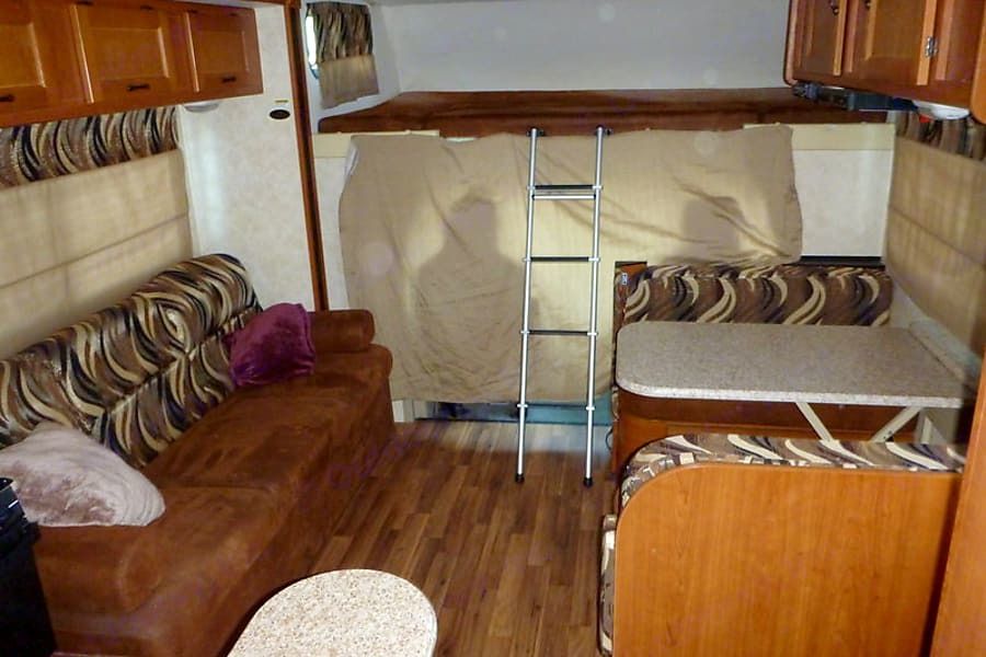Photo 5 - 2013 Coachmen Class C Motorhome rental photo 7