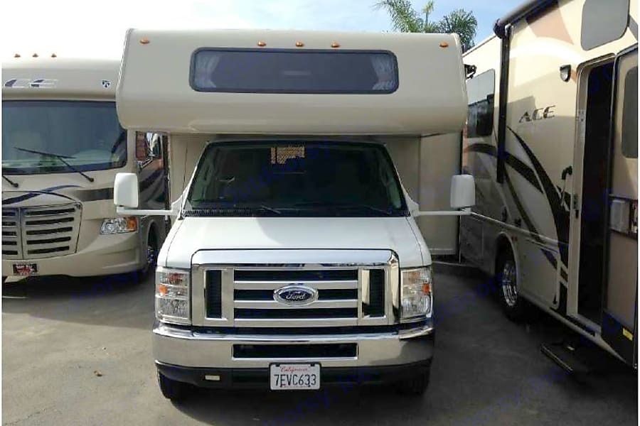Photo 1 - 2015 Coachmen Class C Motorhome rental photo 3