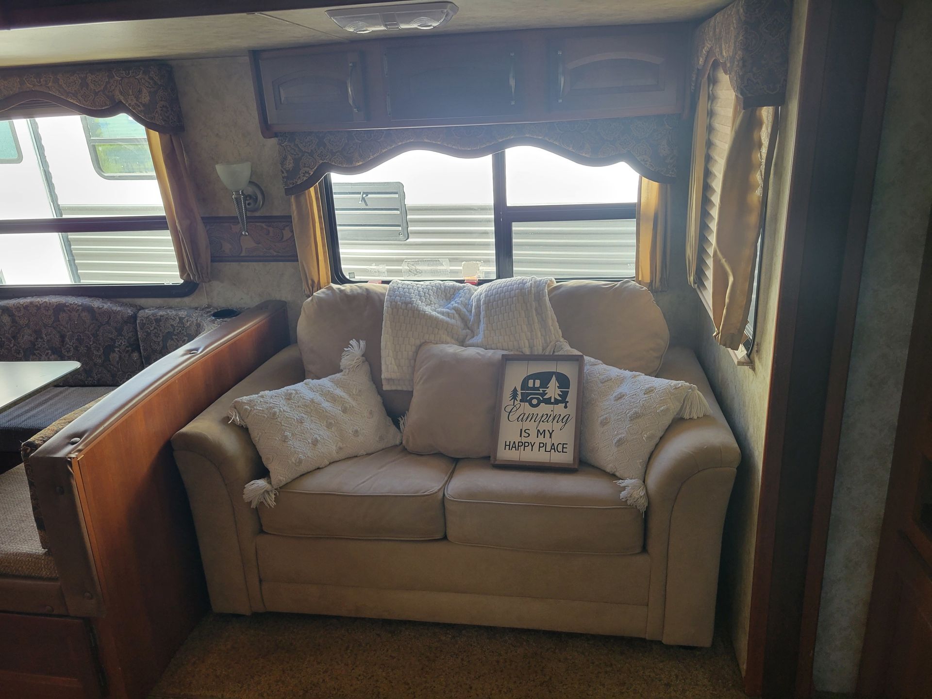 Photo 12 - 2012 Keystone Travel Trailer rental photo 23