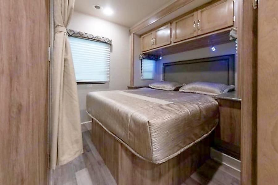 Photo 1 - 2018 Jayco Class C Motorhome rental photo 5