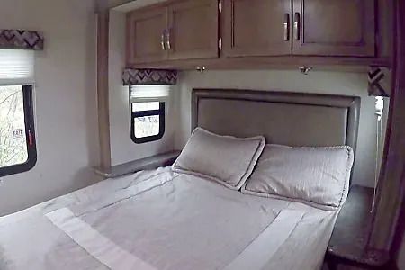 Photo 2 - 2018 Jayco Class C Motorhome rental photo 12