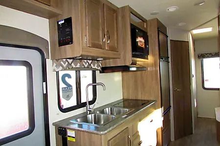 Photo 2 - 2018 Jayco Class C Motorhome rental photo 17