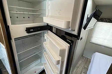 Photo 2 - 2018 Jayco Class C Motorhome rental photo 19