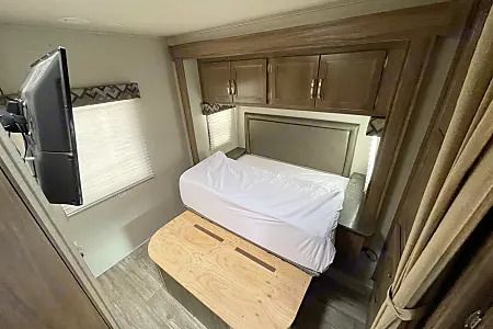Photo 2 - 2018 Jayco Class C Motorhome rental photo 20