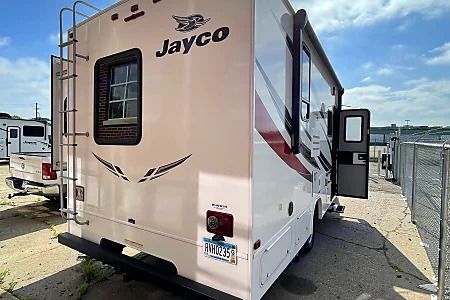 Photo 3 - 2018 Jayco Class C Motorhome rental photo 25