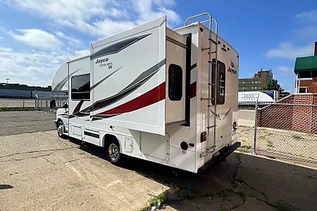Photo 3 - 2018 Jayco Class C Motorhome rental photo 26