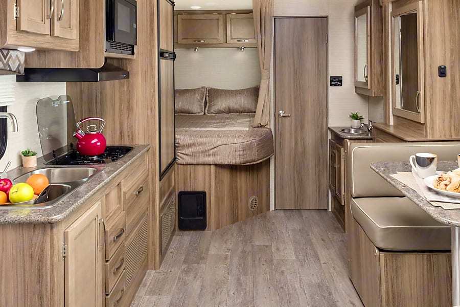 Photo 4 - 2019 Jayco Class C Motorhome rental photo 6