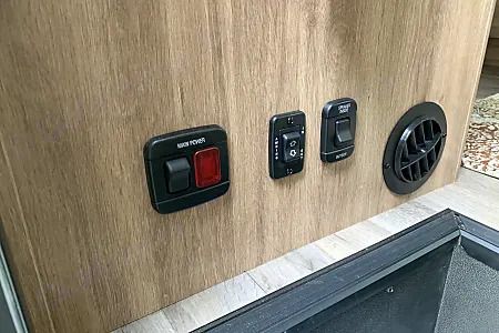 Photo 18 - 2020 Jayco Class C Motorhome rental photo 43