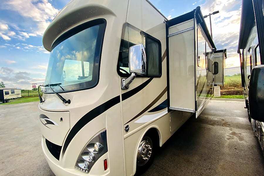 Photo 9 - 2019 Thor Class A Motorhome rental photo 11
