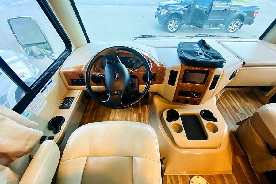 Photo 10 - 2019 Thor Class A Motorhome rental photo 12