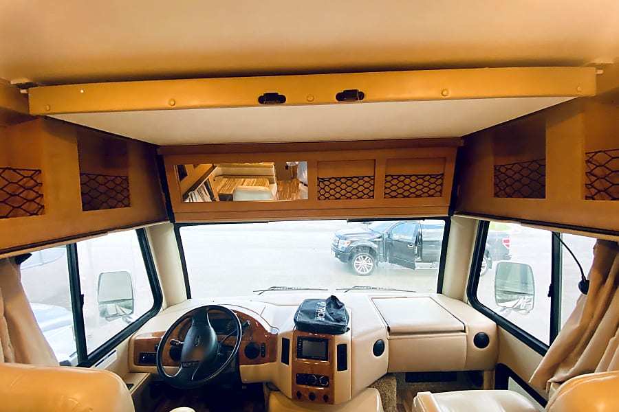 Photo 12 - 2019 Thor Class A Motorhome rental photo 14