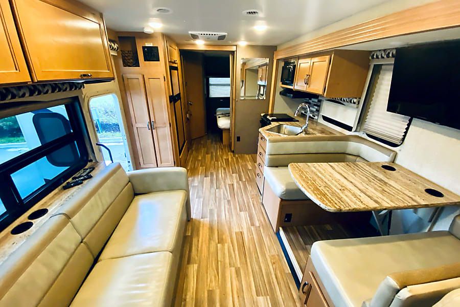 Photo 14 - 2019 Thor Class A Motorhome rental photo 16