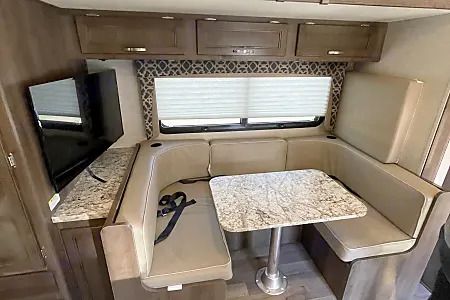 Photo 6 - 2019 Jayco Class C Motorhome rental photo 9