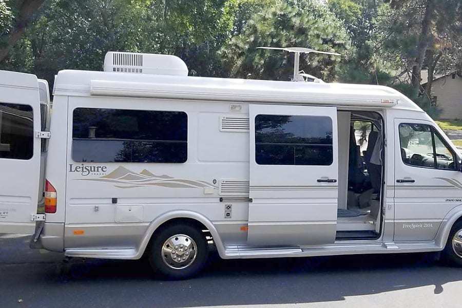 Photo 25 - 2003 Mercedes-Benz Class B Motorhome rental photo 27