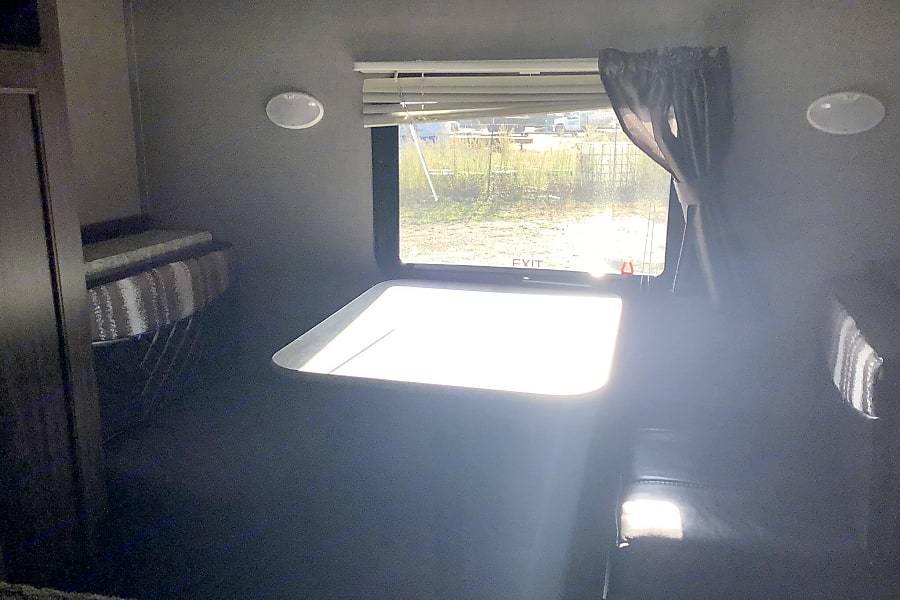 Photo 14 - 2018 Crossroads Rv Travel Trailer rental photo 16