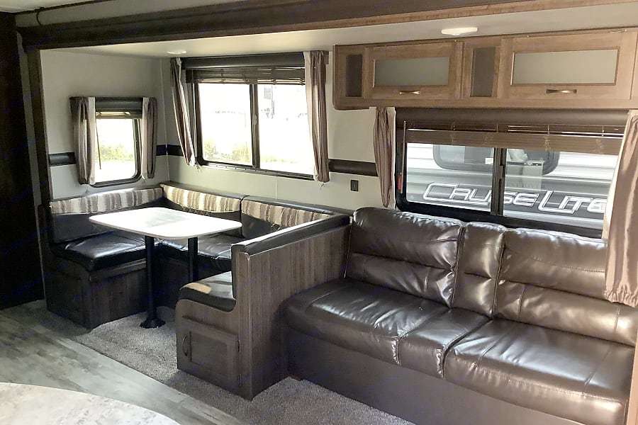 Photo 19 - 2018 Crossroads Rv Travel Trailer rental photo 21