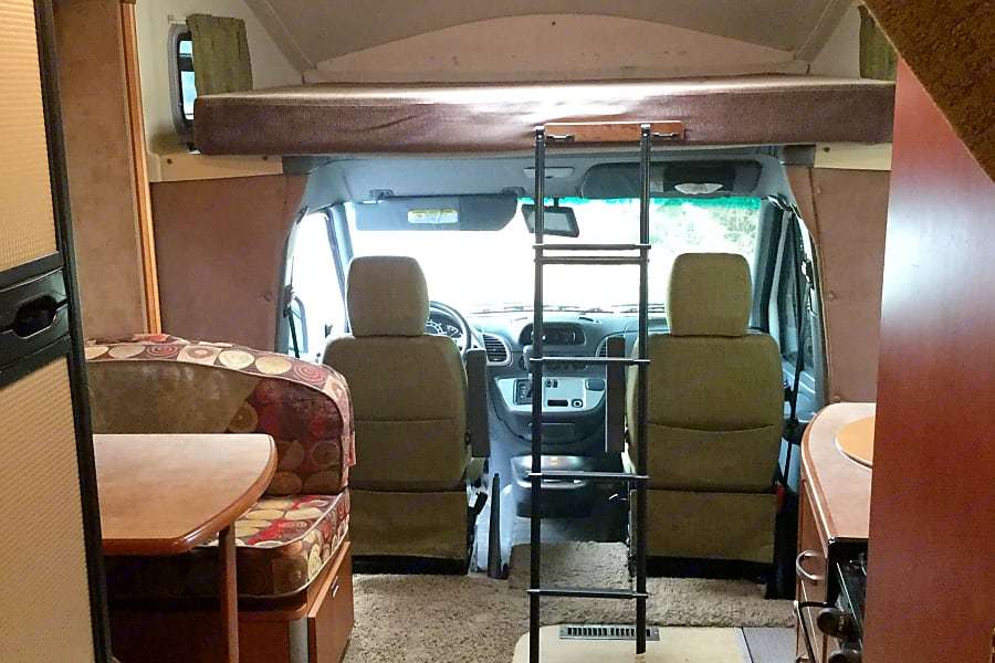 Photo 5 - 2007 Winnebago Class C Motorhome rental photo 7