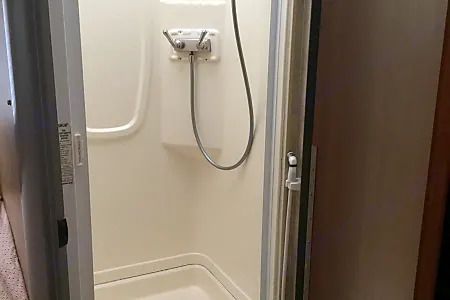 Photo 14 - 2007 Winnebago Class C Motorhome rental photo 19