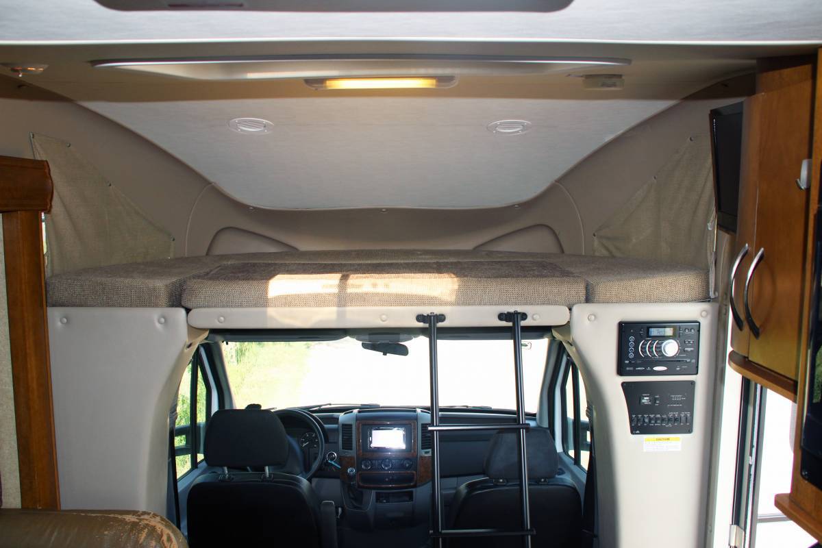 Photo 0 - 2015 Thor Class B Motorhome rental photo 6
