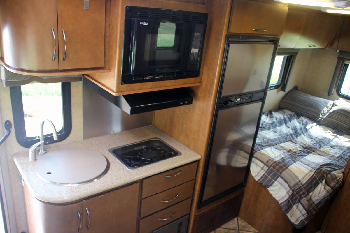 Photo 0 - 2015 Thor Class B Motorhome rental photo 8