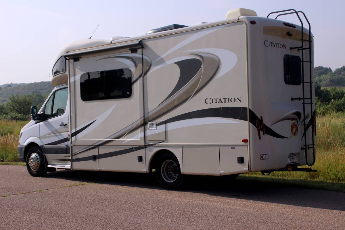 Photo 0 - 2015 Thor Class B Motorhome rental photo 9