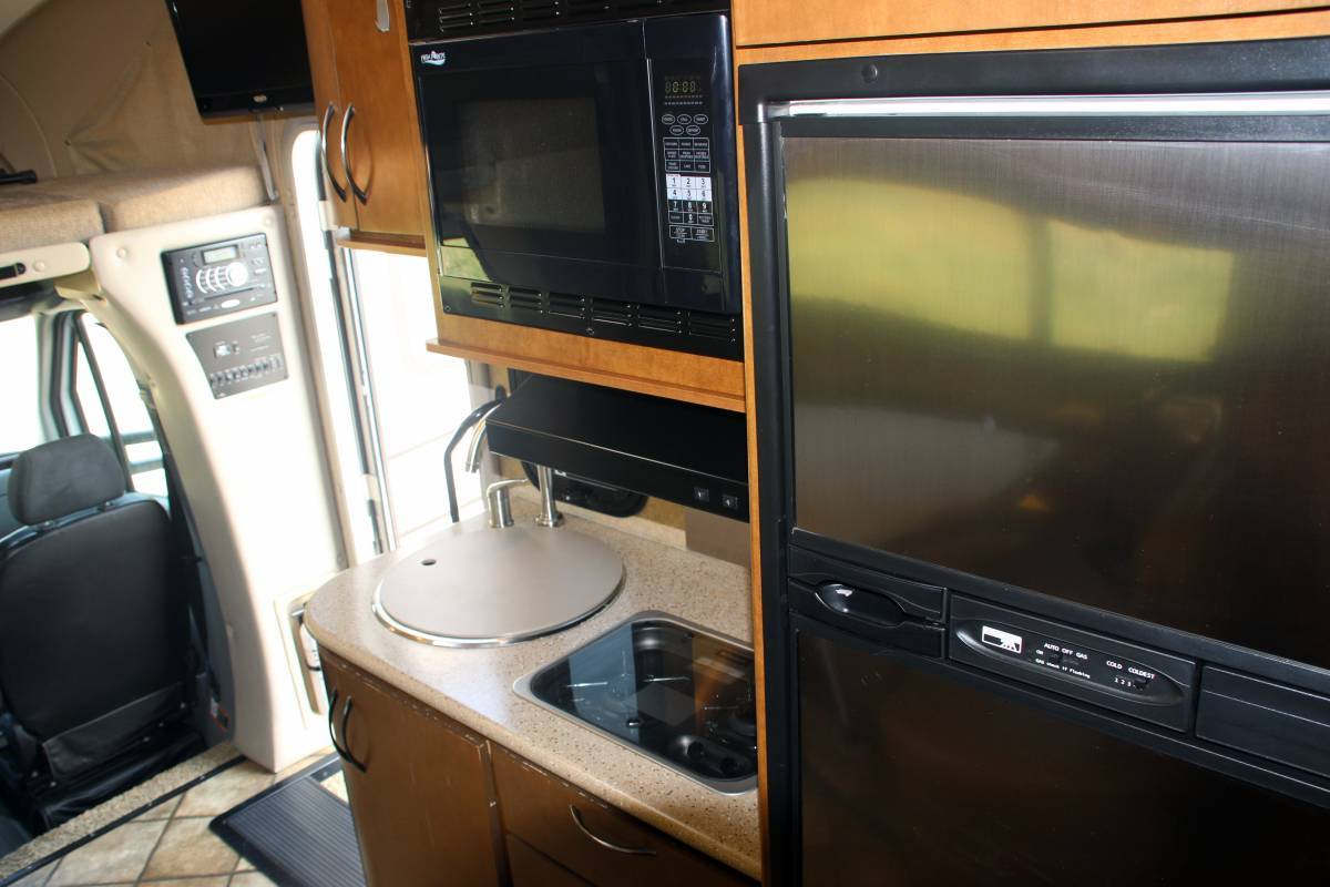 Photo 0 - 2015 Thor Class B Motorhome rental photo 11