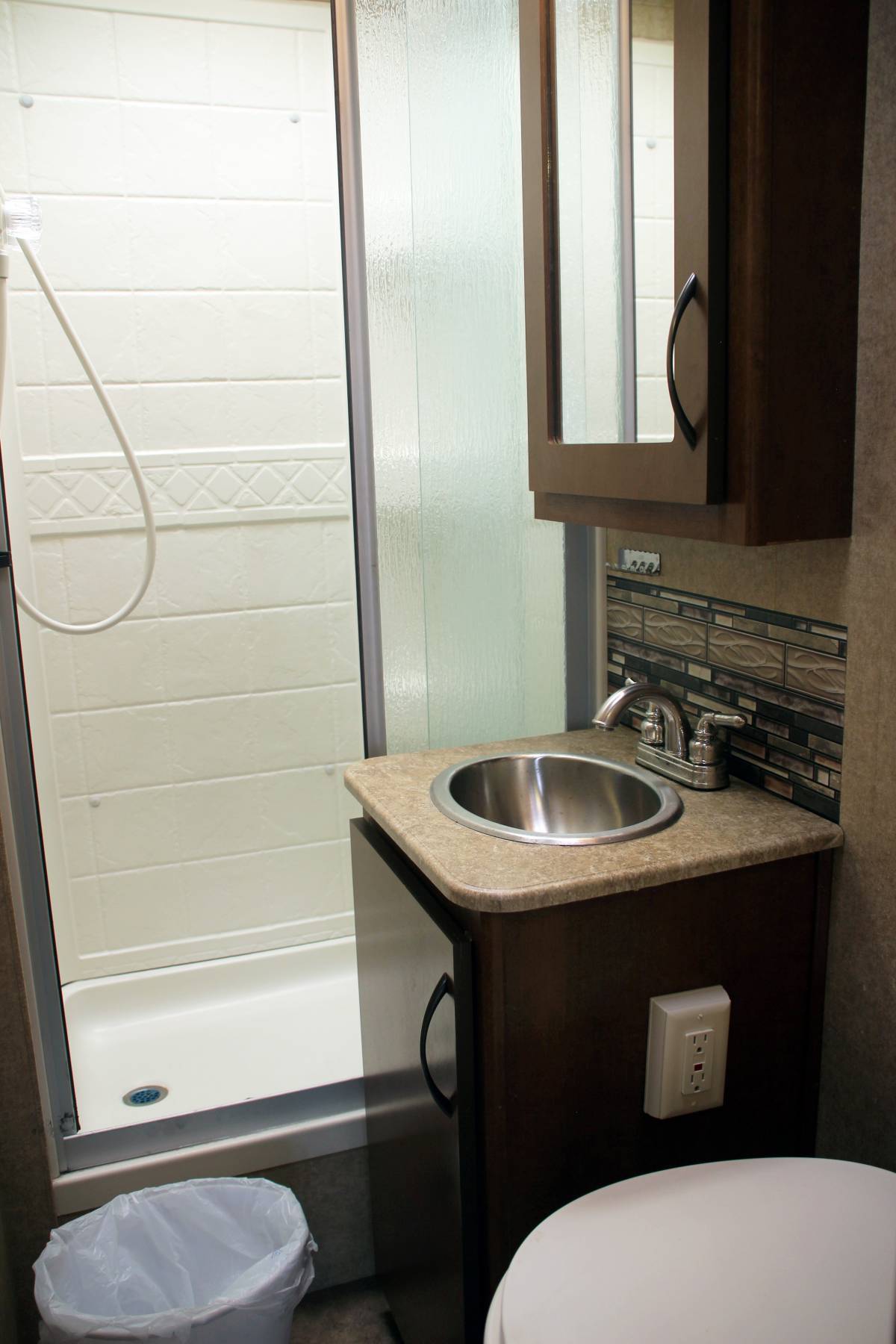 Photo 1 - 2015 Thor Class B Motorhome rental photo 23