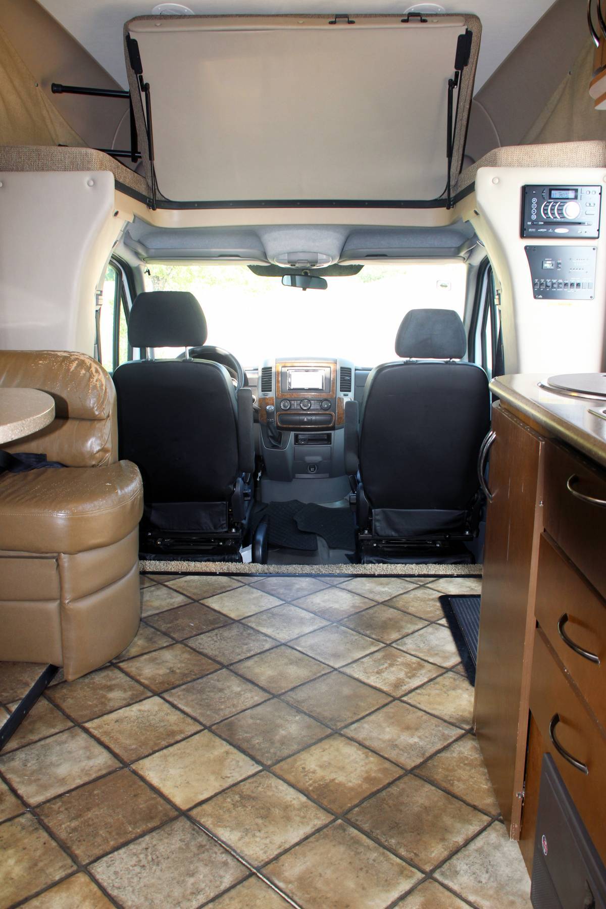 Photo 2 - 2015 Thor Class B Motorhome rental photo 28