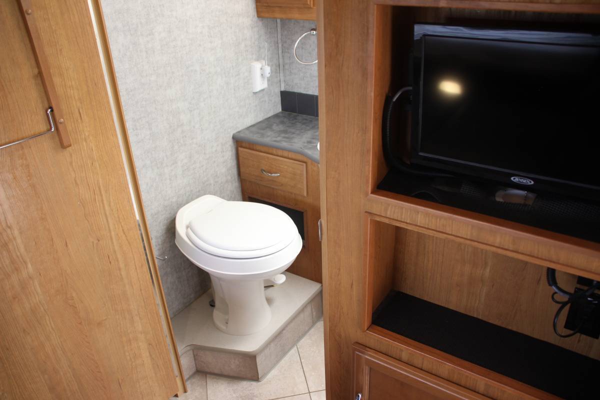 Photo 11 - 2016 Fleetwood Class A Motorhome rental photo 13